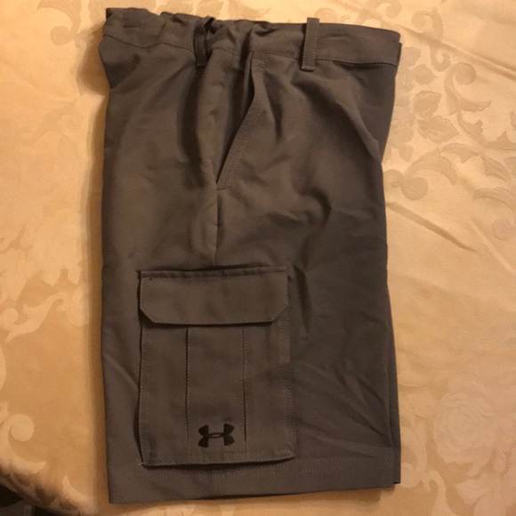 Under Armour Size YLG Gray Hiking Shorts - Picture 2 of 6